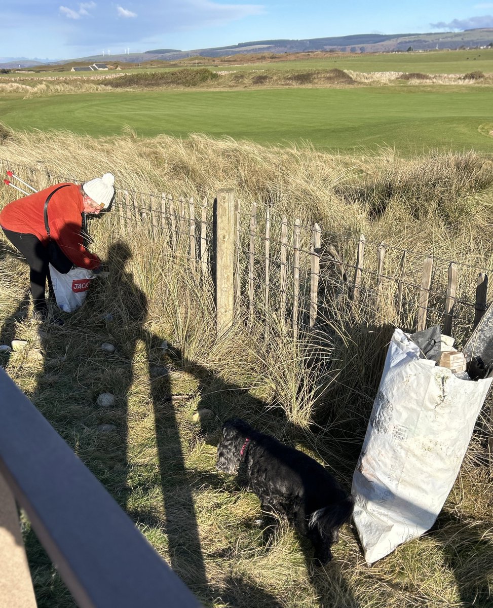 There’s some good people about.Spoke to this lady today on the Porthcawl Coastal Path who spends her time picking up plastic from the sides of the path and off the beach. Surprisingly <a href="/BridgendCBC/">Bridgend CB Council</a> won’t give her bags or collect the many bags of rubbish she picks up. Shame on them