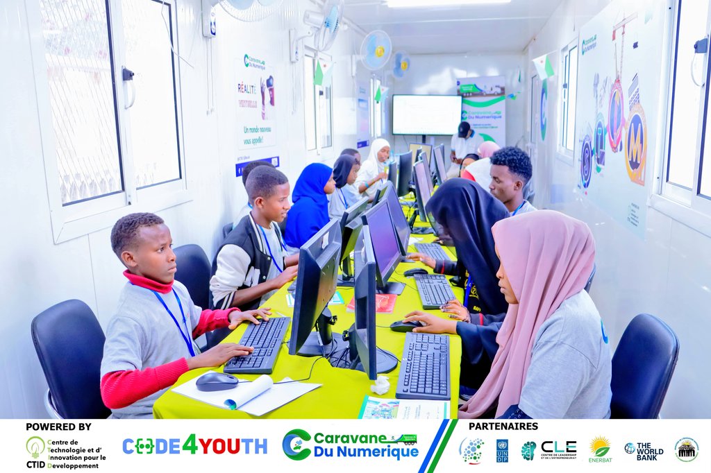 DjiboutiTechHub's tweet photo. 🚀La 𝗖𝗮𝗿𝗮𝘃𝗮𝗻𝗲 𝗱𝘂 𝗡𝘂𝗺é𝗿𝗶𝗾𝘂e Spéciale Régions🇩🇯

📍𝕊𝕖𝕔𝕠𝕟𝕕𝕖 𝔼𝕥𝕒𝕡𝕖: 𝗔𝗿𝘁𝗮

🎯 La #CaravaneduNumérique  continue avec nos apprenant.e.s  avec @Code4Youth1👩‍💻👨‍💻🌟
 
🕓 Tous les jours de 9h à 18h 

➡️ Introduction à la logique mathématique
➡️  Introduction au code #JAVA
➡️ intiation à la #Robotique 
➡️ Programmation Orientée Objet
➡️ Initiation à la réalité virtuelle 

#Djibouti #Arta #CaravaneDuNumerique #LaFabriqueDesTalents  #Code4Youth #STEM #LaFabriqueDesTalents #GirlsInIct #FuturOfWork #Innovation #Inclusion #Numérique #Jeunesse #StemForKids