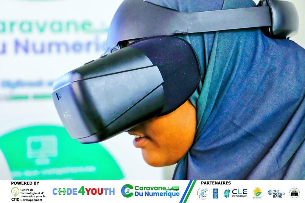 DjiboutiTechHub's tweet photo. 🚀La 𝗖𝗮𝗿𝗮𝘃𝗮𝗻𝗲 𝗱𝘂 𝗡𝘂𝗺é𝗿𝗶𝗾𝘂e Spéciale Régions🇩🇯

📍𝕊𝕖𝕔𝕠𝕟𝕕𝕖 𝔼𝕥𝕒𝕡𝕖: 𝗔𝗿𝘁𝗮

🎯 La #CaravaneduNumérique  continue avec nos apprenant.e.s  avec @Code4Youth1👩‍💻👨‍💻🌟
 
🕓 Tous les jours de 9h à 18h 

➡️ Introduction à la logique mathématique
➡️  Introduction au code #JAVA
➡️ intiation à la #Robotique 
➡️ Programmation Orientée Objet
➡️ Initiation à la réalité virtuelle 

#Djibouti #Arta #CaravaneDuNumerique #LaFabriqueDesTalents  #Code4Youth #STEM #LaFabriqueDesTalents #GirlsInIct #FuturOfWork #Innovation #Inclusion #Numérique #Jeunesse #StemForKids