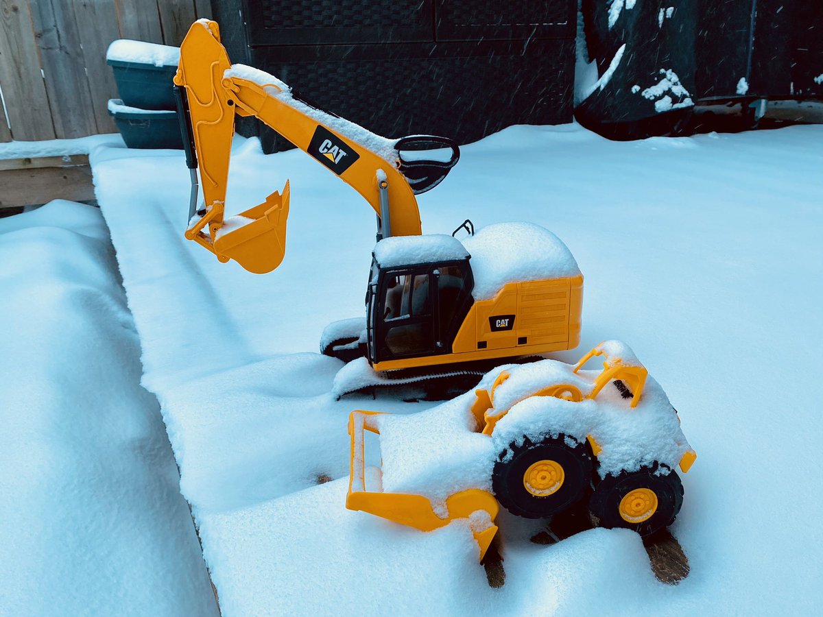 tedhenley's tweet image. The backyard play is going to have to wait. #staywarm #layerup #yyc #yycweather