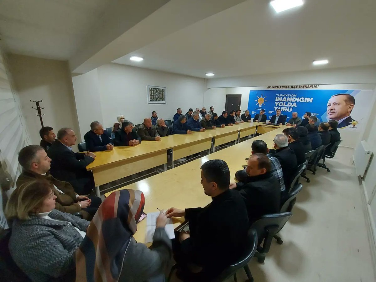 AvMustafaArslan's tweet photo. 📍Erbaa
İlçe Başkanımız Selçuk Barsbay Başkanlığında yapılan olağan Yönetim Kurulu toplantısına katılarak 31 Mart 2024'te yapılacak yerel seçimler öncesi yapılacak çalışmalar hakkında istişarelerde bulunduk.
Başkanımıza ve yönetim kurulu üyelerimizi tebrik ediyor, çalışmalarında muvaffakiyetler diliyorum.
Önceki dönem İlçe Başkanımız Oğuzhan Önal ve Yönetim Kurulu Üyelerimize yapmış oldukları çalışmalardan dolayı teşekkür ediyorum.
#BizBüyükBirAileyiz 
#AkParti