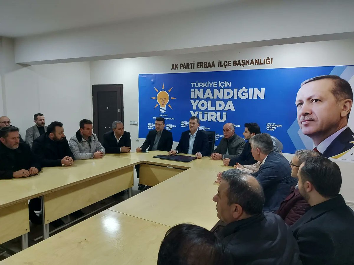 AvMustafaArslan's tweet photo. 📍Erbaa
İlçe Başkanımız Selçuk Barsbay Başkanlığında yapılan olağan Yönetim Kurulu toplantısına katılarak 31 Mart 2024'te yapılacak yerel seçimler öncesi yapılacak çalışmalar hakkında istişarelerde bulunduk.
Başkanımıza ve yönetim kurulu üyelerimizi tebrik ediyor, çalışmalarında muvaffakiyetler diliyorum.
Önceki dönem İlçe Başkanımız Oğuzhan Önal ve Yönetim Kurulu Üyelerimize yapmış oldukları çalışmalardan dolayı teşekkür ediyorum.
#BizBüyükBirAileyiz 
#AkParti