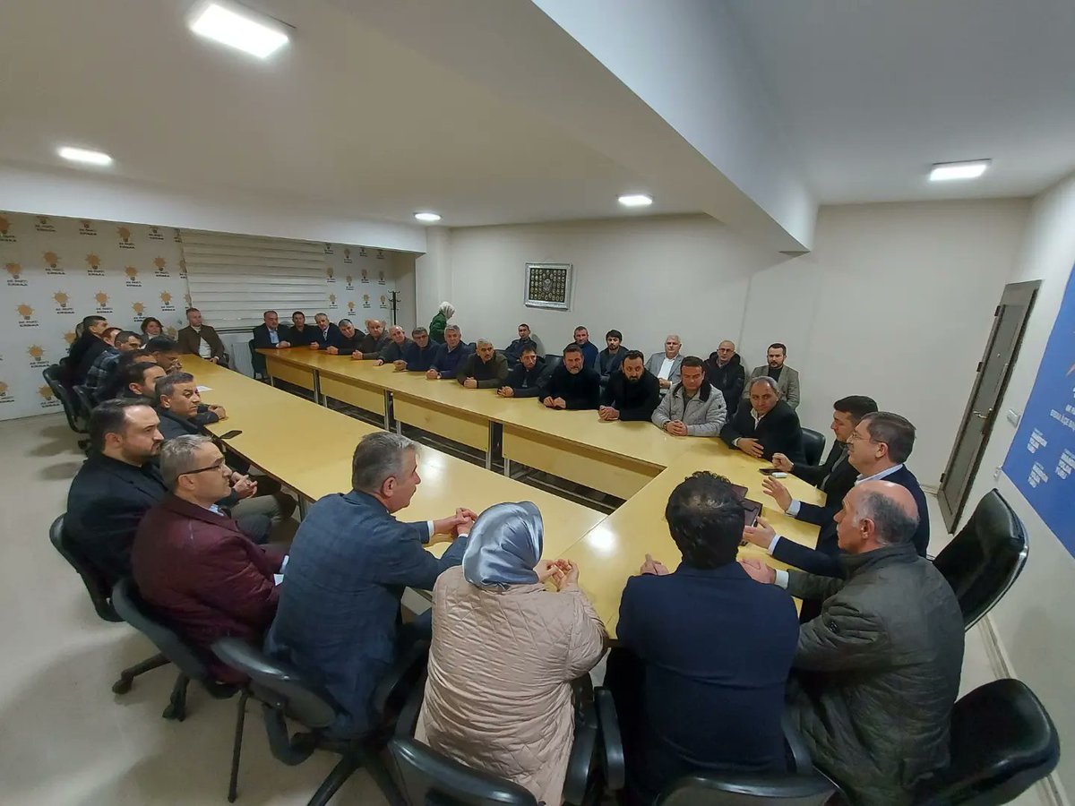 AvMustafaArslan's tweet photo. 📍Erbaa
İlçe Başkanımız Selçuk Barsbay Başkanlığında yapılan olağan Yönetim Kurulu toplantısına katılarak 31 Mart 2024'te yapılacak yerel seçimler öncesi yapılacak çalışmalar hakkında istişarelerde bulunduk.
Başkanımıza ve yönetim kurulu üyelerimizi tebrik ediyor, çalışmalarında muvaffakiyetler diliyorum.
Önceki dönem İlçe Başkanımız Oğuzhan Önal ve Yönetim Kurulu Üyelerimize yapmış oldukları çalışmalardan dolayı teşekkür ediyorum.
#BizBüyükBirAileyiz 
#AkParti