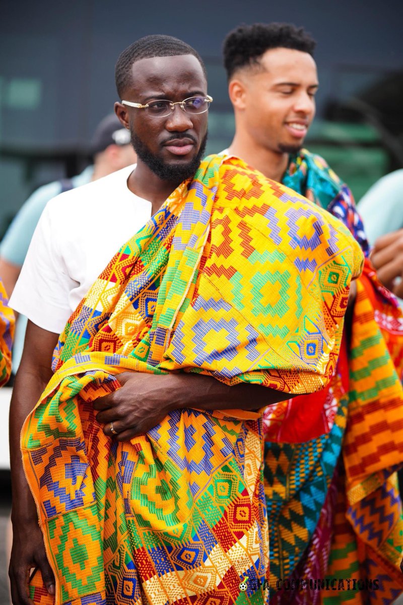 AfricaFactsZone's tweet photo. Ghana's Black Stars showcasing their traditional attires while arriving in Cote d'Ivoire for AFCON. https://t.co/DnRo9LEobC