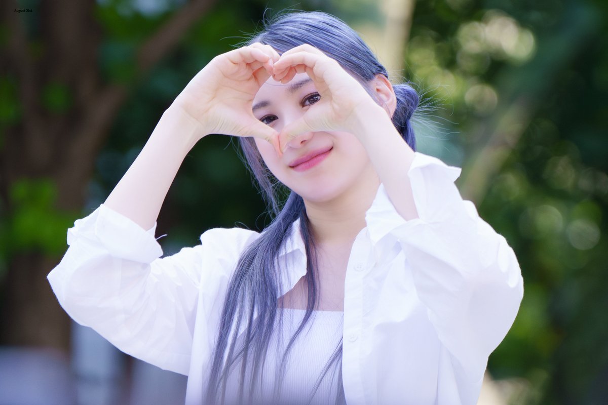 August31_2018's tweet photo. #HAPPYCHAEYEONDAY 🎈

Thank you for My Love 🫶

#이채연 #LEECHAEYEON https://t.co/HP9flKuStU