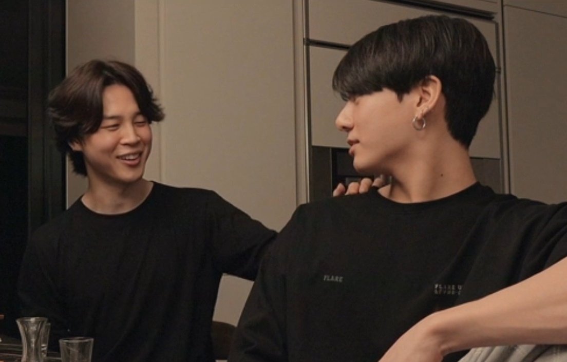 stopkookminpls's tweet photo. SO JIMIN AND JUNGKOOK HUNG OUT THE NIGHT OF MARCH 13 BEFORE WHITE DAY AND ON WHITE DAY THEY WENT OUT AGAIN 😭 https://t.co/mzagwd8srx