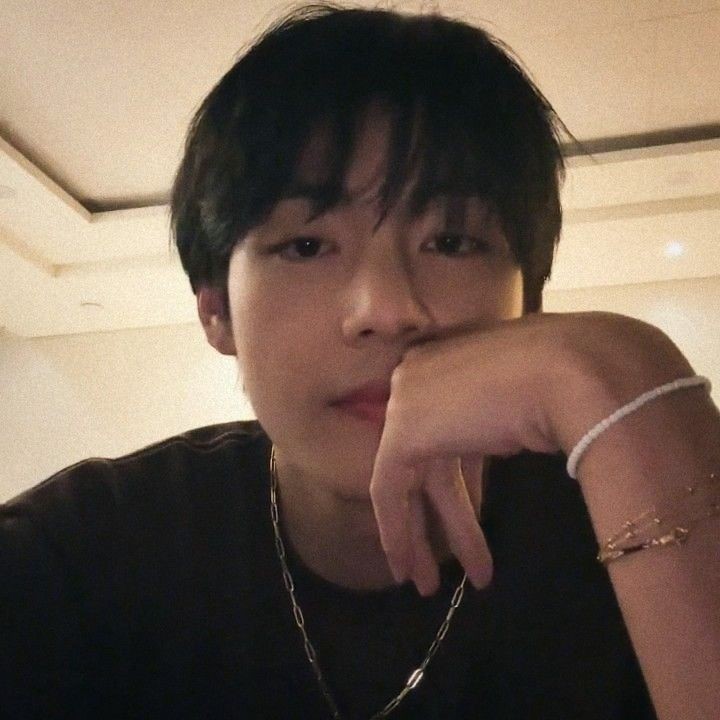 sweetiyoonthvla's tweet photo. au #kooktae  — Romance revealed 

Jk es un famoso idol que mantiene  una relación secreta con el  hermano de su mejor amigo , hasta que decide gritarle al mundo que tiene novio 

#kooktaeau #kookv #aukooktae #kooktaeau https://t.co/4Uvs6IoH5J