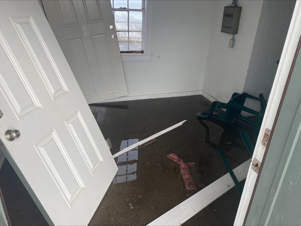 WGME's tweet photo. Portland Head Light has been damaged after being hit by waves and powerful wind gusts.

STORM GALLERY: https://t.co/TjrNcCwRs9 https://t.co/PxUSfJ8mOy