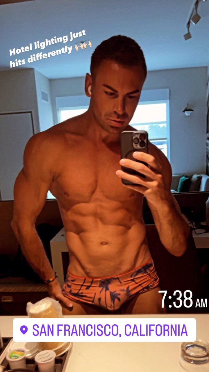 chrisjohn2021's tweet photo. When that hotel lighting just hits differently 🙌🏻🙌🏻. #SanFrancisco #gay #gayboy #fitness #muscleboy #thristtrap #muscle #abs https://t.co/KOrhCZWGe6