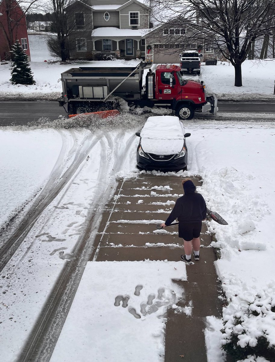 Currently shoveling a driveway and this snowplow made my job harder #WOTerminator2024