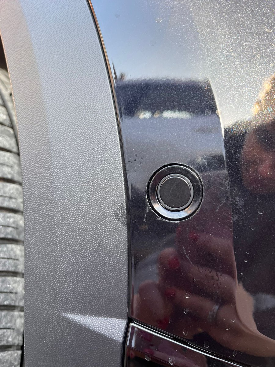 AbbieHammond_'s tweet photo. @UKVolkswagen I have had repairs done at a VW approved body shop after an accident, it needed a new bumper. I have been told the holes for sensors don’t come already cut from the factory - are these images satisfactory for a repair? The repair centre are not helpful https://t.co/KVelXeM33m