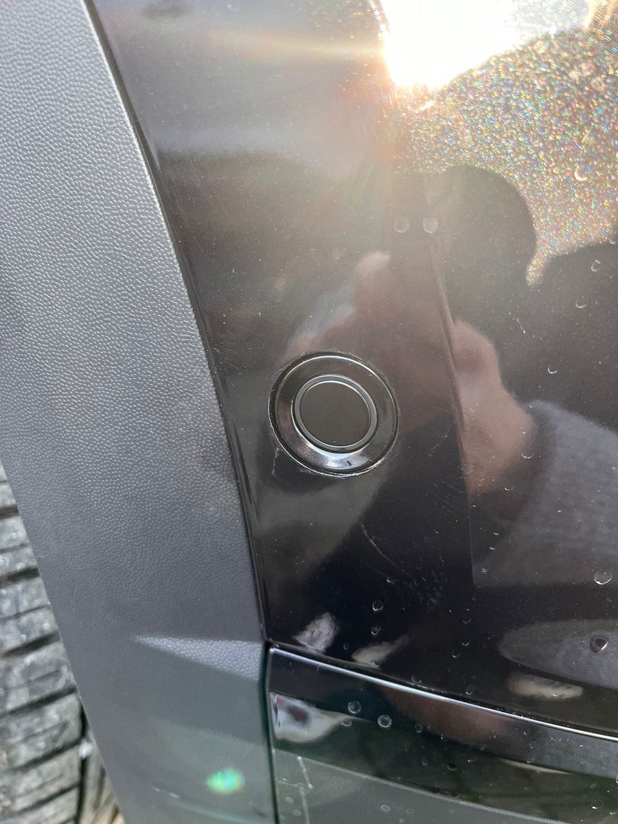 AbbieHammond_'s tweet photo. @UKVolkswagen I have had repairs done at a VW approved body shop after an accident, it needed a new bumper. I have been told the holes for sensors don’t come already cut from the factory - are these images satisfactory for a repair? The repair centre are not helpful https://t.co/KVelXeM33m