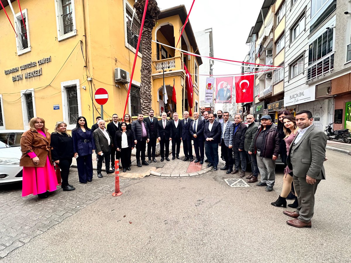 akiskenderun31's tweet photo. Hatay Gazeteciler Cemiyeti ziyaretimiz sonrasında Belediye Başkanımız Sn. M. Fatih Tosyalı ve AK Parti İskenderun İlçe Başkanımız Sn. Bülent Özer eşliğinde İskenderun Gazeteciler Cemiyeti’ni de ziyaret ettik. Basın mensubu arkadaşlarımızın gününü birkez daha kutluyoruz. https://t.co/Gzd3APM9tx