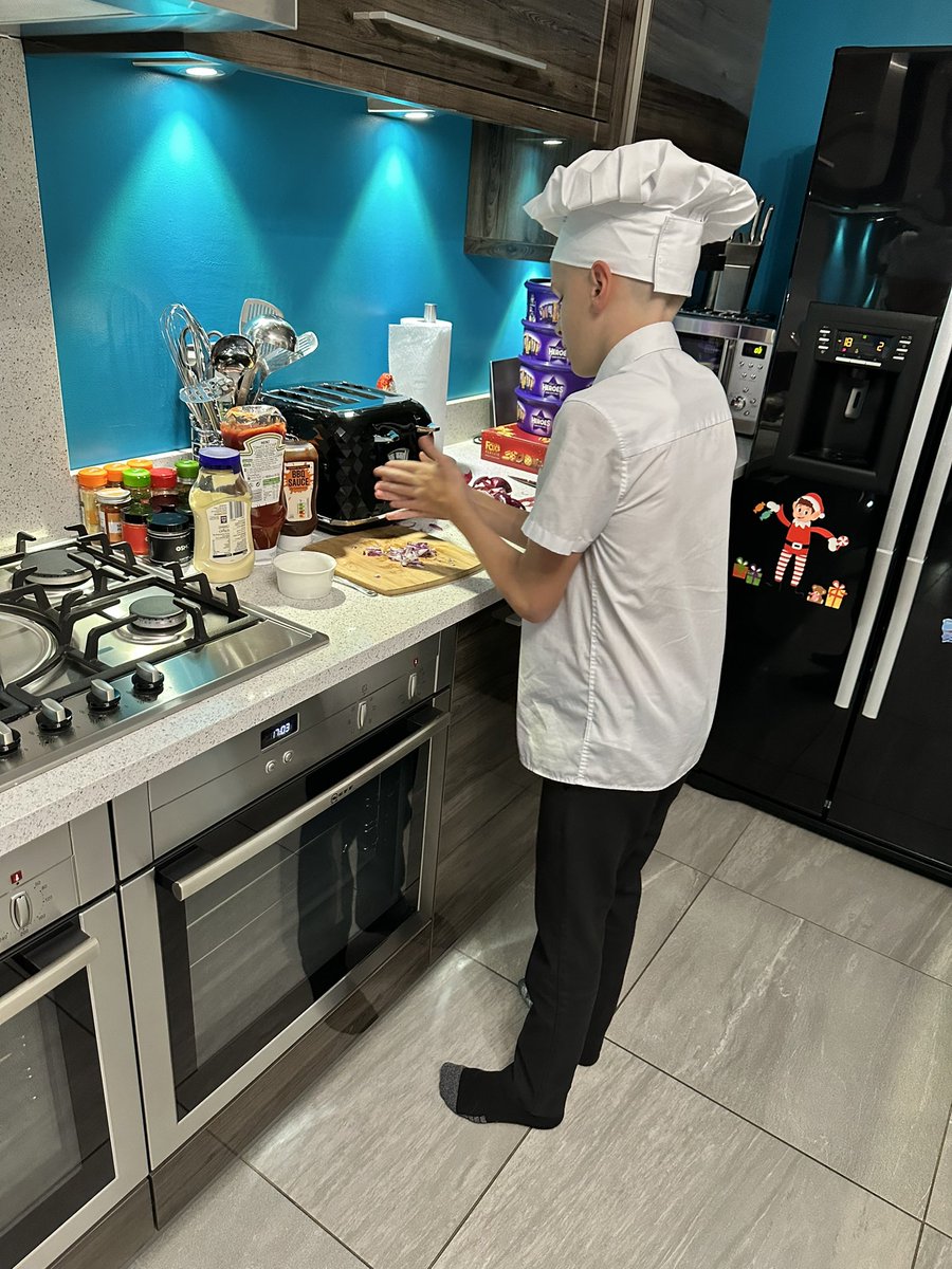 Heart4TheOceans's tweet photo. Max creating his very own recipe sauce.
But, which way to wear the hat? 🤔 @GordonRamsay
@HayhurstMrs @WalesHigh @MaxFM2012
#juniorchef #foodie #juniormasterchef #foodtech #chefhat https://t.co/qz8BLCZZpM