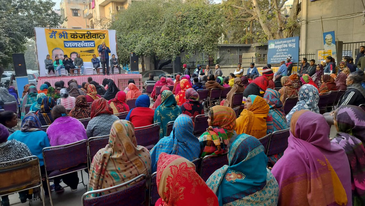 AamAadmiParty's tweet photo. #MaiBhiKejriwal जनसभाओं में दिल्ली वाले अपने CM के समर्थन में बड़ी संख्या में आ रहे हैं।

📍मोतीनगर में CM @ArvindKejriwal को भरपूर समर्थन, एक ही संदेश, BJP का षड्यंत्र सफल ना होने दें। https://t.co/CwHiIXWc5P