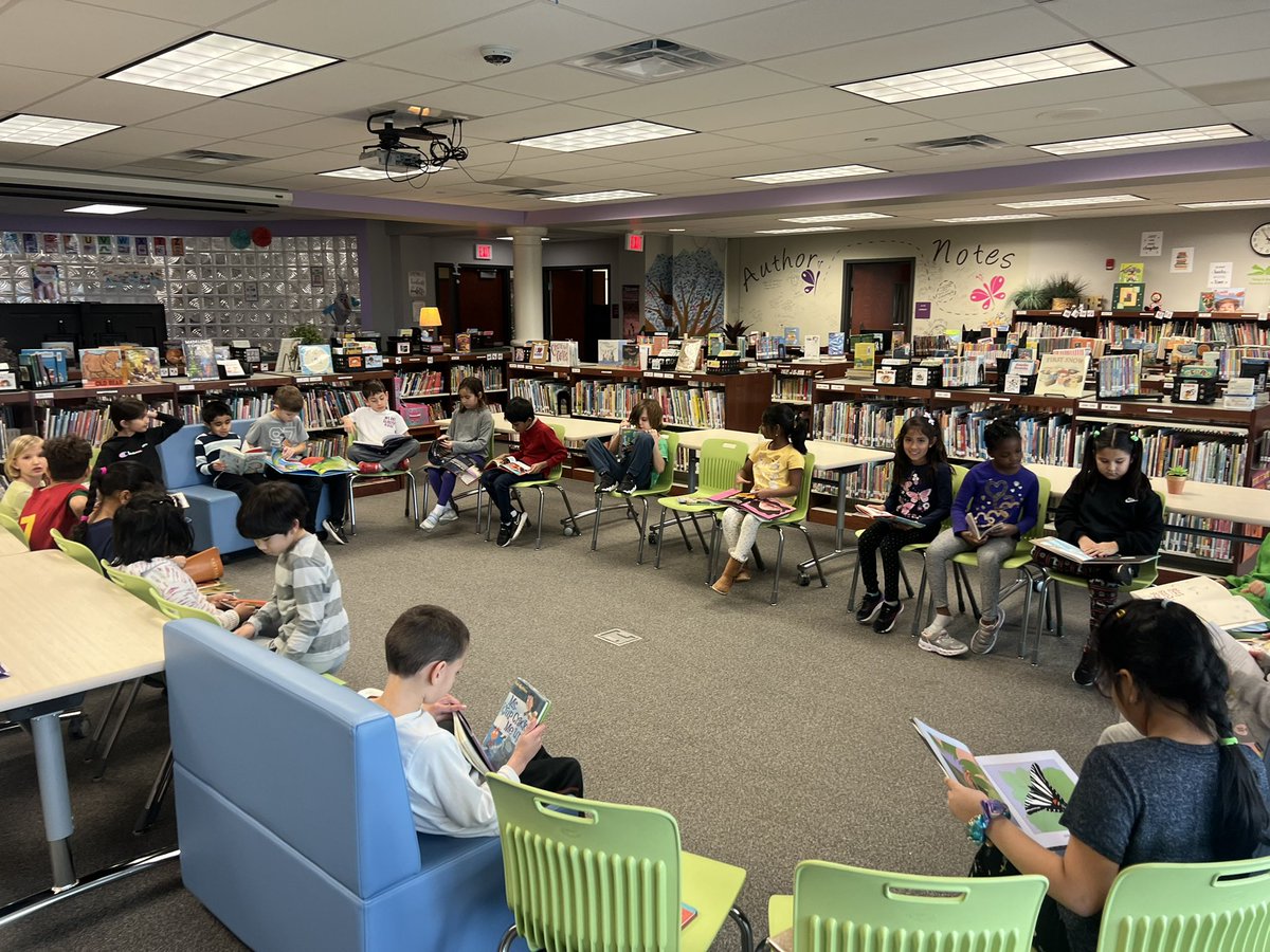 GREMediaCenter's tweet photo. Musical chairs to preview books,  may be my favorite activity this year!! 💕📚 https://t.co/XQfIwQXHYP
