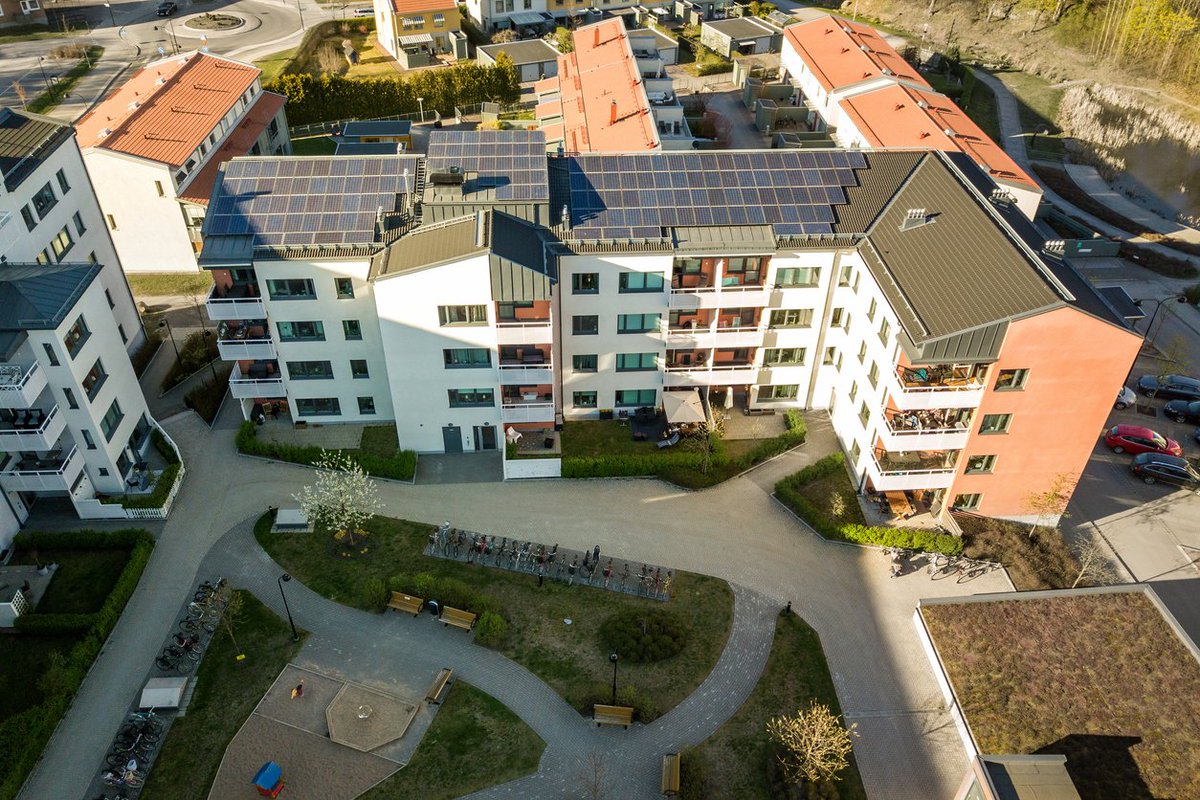 Renewable Energy on the Rise in Poland 🇵🇱💡

In 2023, Poland achieved a new milestone in sustainable energy, with renewables generating 26% of its electricity, up from 19.3% the previous year 📈

This significant growth, the largest since 2015, reflects Poland's commitment to a