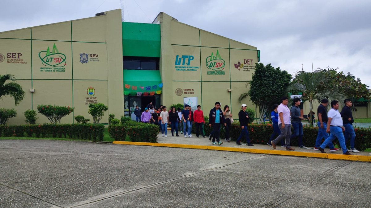 jornadaveracruz's tweet photo. #Xalapa 🚨 | Los integrantes del Sindicato Único de Trabajadores de la Universidad Tecnológica del Sureste de #Veracruz, denunciaron que más de un millón de pesos se desvían de la #UTSV, a través de aviadores que viven en la capital del estado.

👉 https://t.co/tEgnybB7t8 https://t.co/VLMXM3LrwO