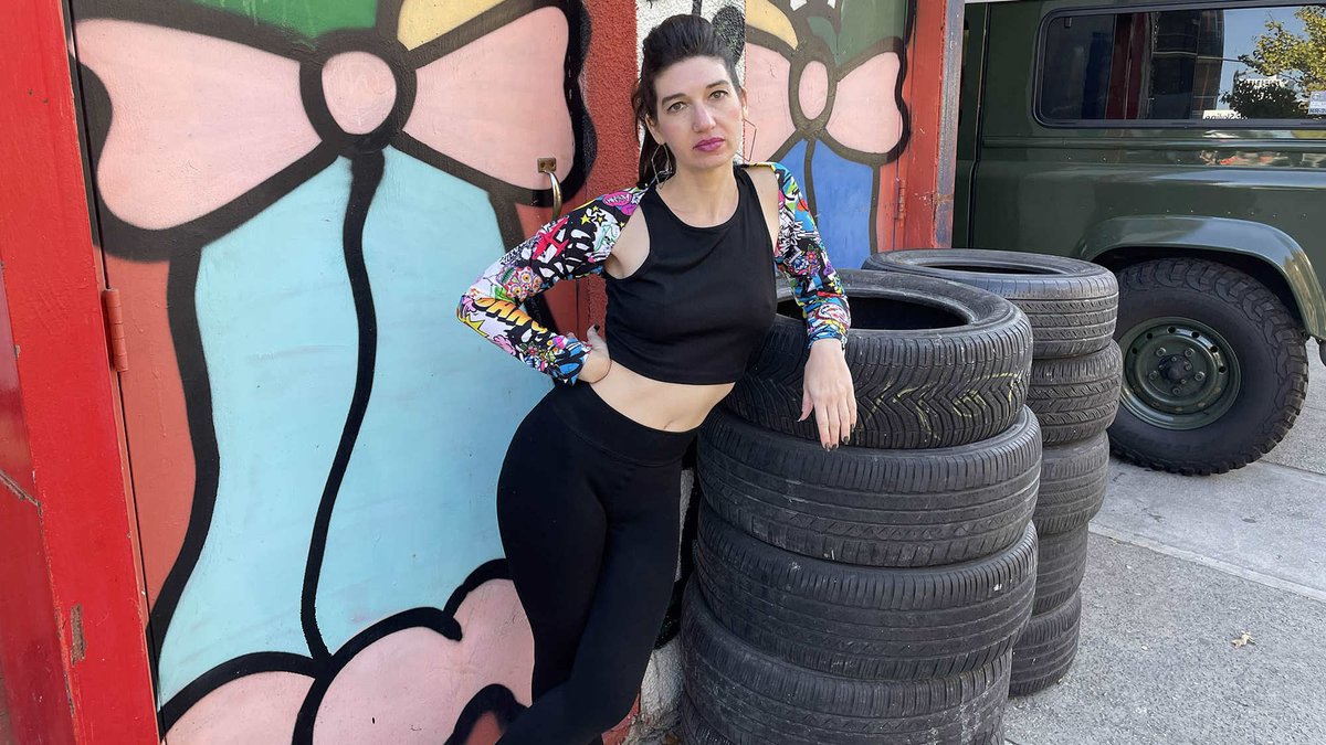 .@roadiemusicmag chats with #AlyG @alysongreenfiel about her musical double life as a #singersongwriter and #hiphop purveyor, where she comes from and more ~ tinyurl.com/aly-g-roadie @ITHERETWEETER1 @BlazedRTs @MusicBlogRT ~ tinyurl.com/aly-g-roadie