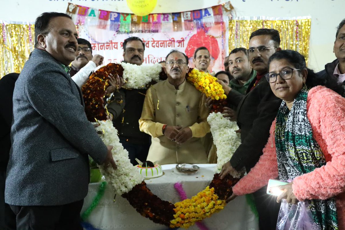 VasudevDevnani's tweet photo. महात्मा गांधी राजकीय अंग्रेजी माध्यम विद्यालय, बालूपुरा पुलिस लाइन, अजमेर में शिक्षक संघ सियाराम लोकतांत्रिक द्वारा आयोजित वृक्षारोप��� एवं पौषबड़ा कार्यक्रम में सम्मिलित हुआ। इस अवसर पर दिए गए स्नेह और सम्मान के लिए सभी का आभार !!

#ApneDevnani #AssemblySpeaker #Ajmer https://t.co/d22LkYpxgF