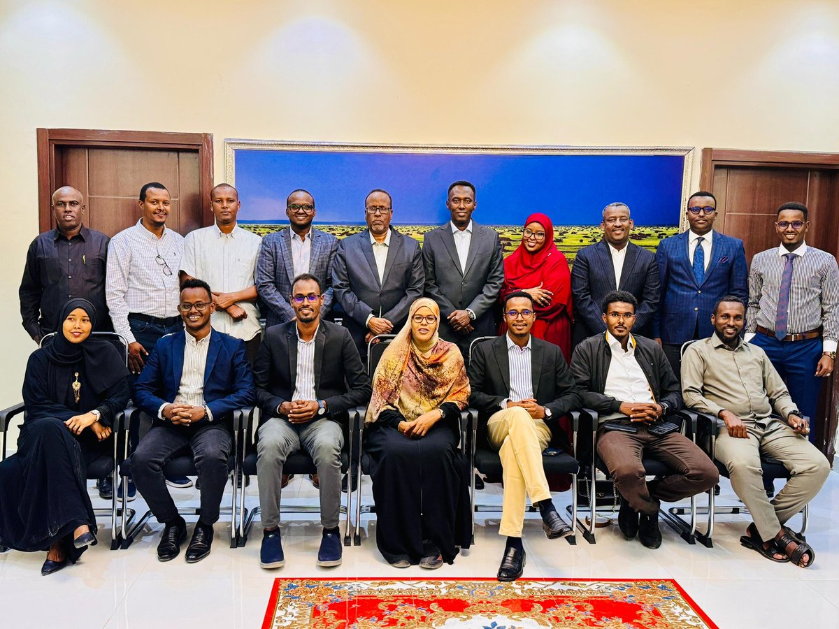 Ahmed_Sarsarrey's tweet photo. Privileged to be part of Dr Guled Salah’s election campaign for Puntland presidency "Vision 4 Change" based on accountability &amp; justice. Guled brings a fresh perspective to Puntland politics. Wishing my friend to shape a new era of political leadership in #Puntland &amp; #Somalia. https://t.co/UXAKijCSwK