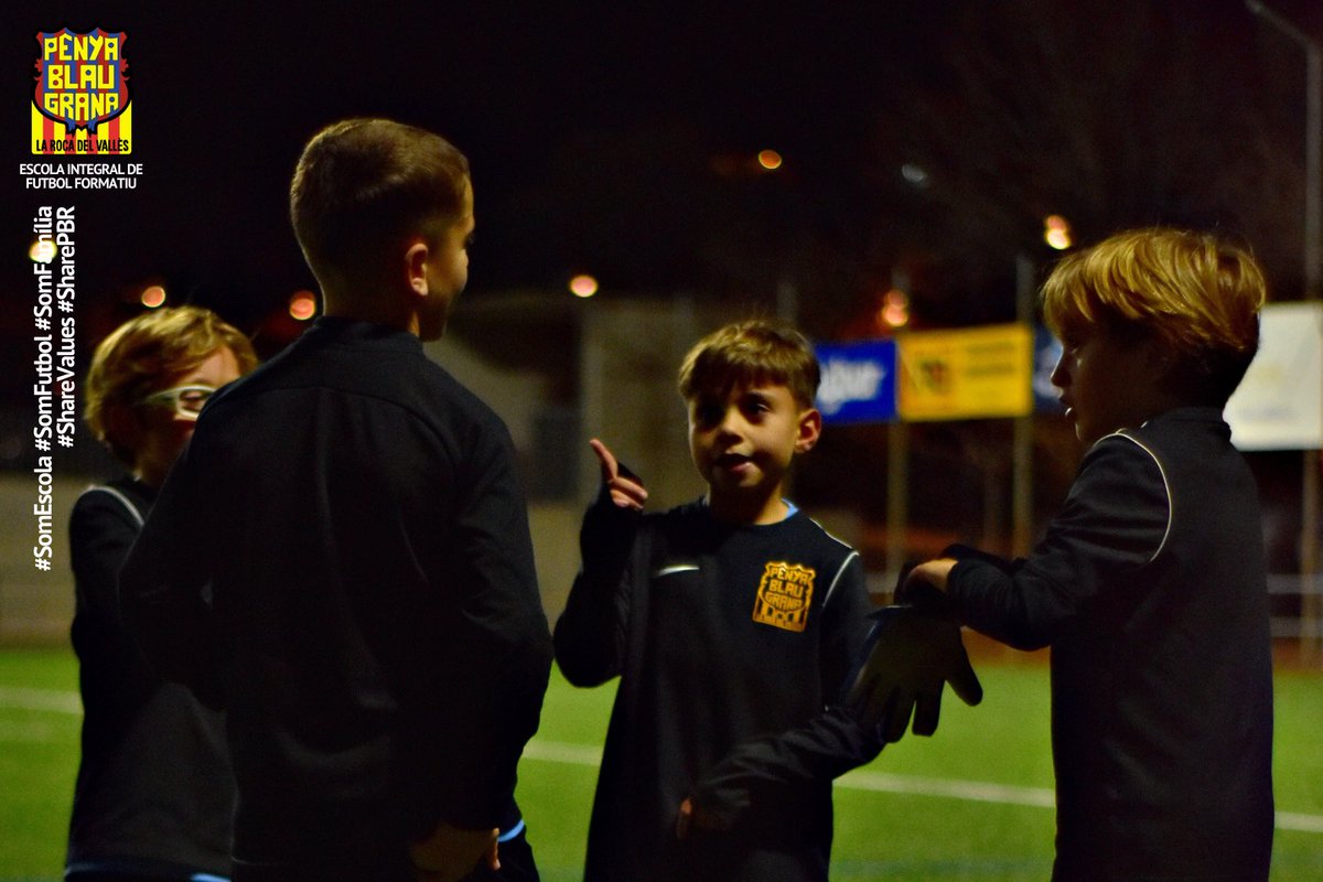 pblaugranaroca's tweet photo. 𝗙𝗢𝗥𝗠𝗔𝗖𝗜𝗢́⚽️

Tornem a la feina! Aquesta setmana tots els equips del club ja han tornat a els seus entrenaments habituals!

FORÇA PENYA!🔵🔴
#SomEscola #SomFutbol #SomFamília
#ShareValues #SharePBR https://t.co/VMGW8BGVH8