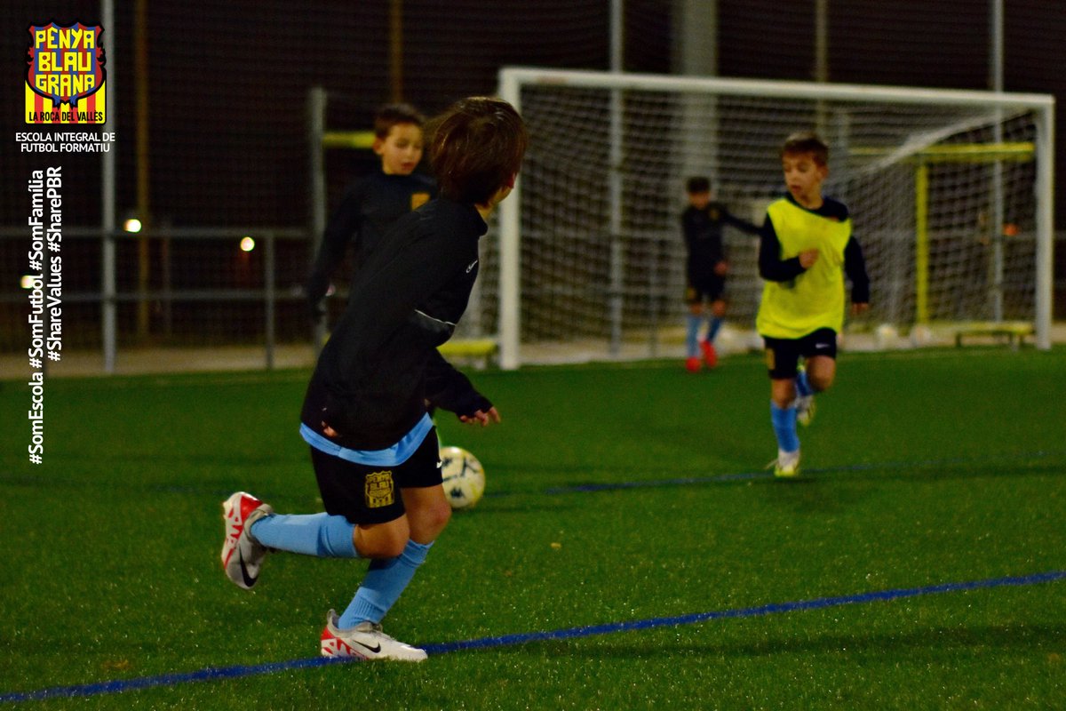 pblaugranaroca's tweet photo. 𝗙𝗢𝗥𝗠𝗔𝗖𝗜𝗢́⚽️

Tornem a la feina! Aquesta setmana tots els equips del club ja han tornat a els seus entrenaments habituals!

FORÇA PENYA!🔵🔴
#SomEscola #SomFutbol #SomFamília
#ShareValues #SharePBR https://t.co/VMGW8BGVH8