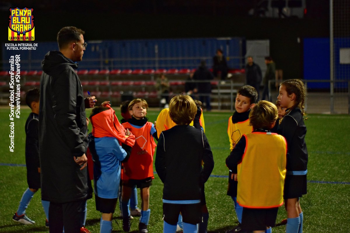 pblaugranaroca's tweet photo. 𝗙𝗢𝗥𝗠𝗔𝗖𝗜𝗢́⚽️

Tornem a la feina! Aquesta setmana tots els equips del club ja han tornat a els seus entrenaments habituals!

FORÇA PENYA!🔵🔴
#SomEscola #SomFutbol #SomFamília
#ShareValues #SharePBR https://t.co/VMGW8BGVH8