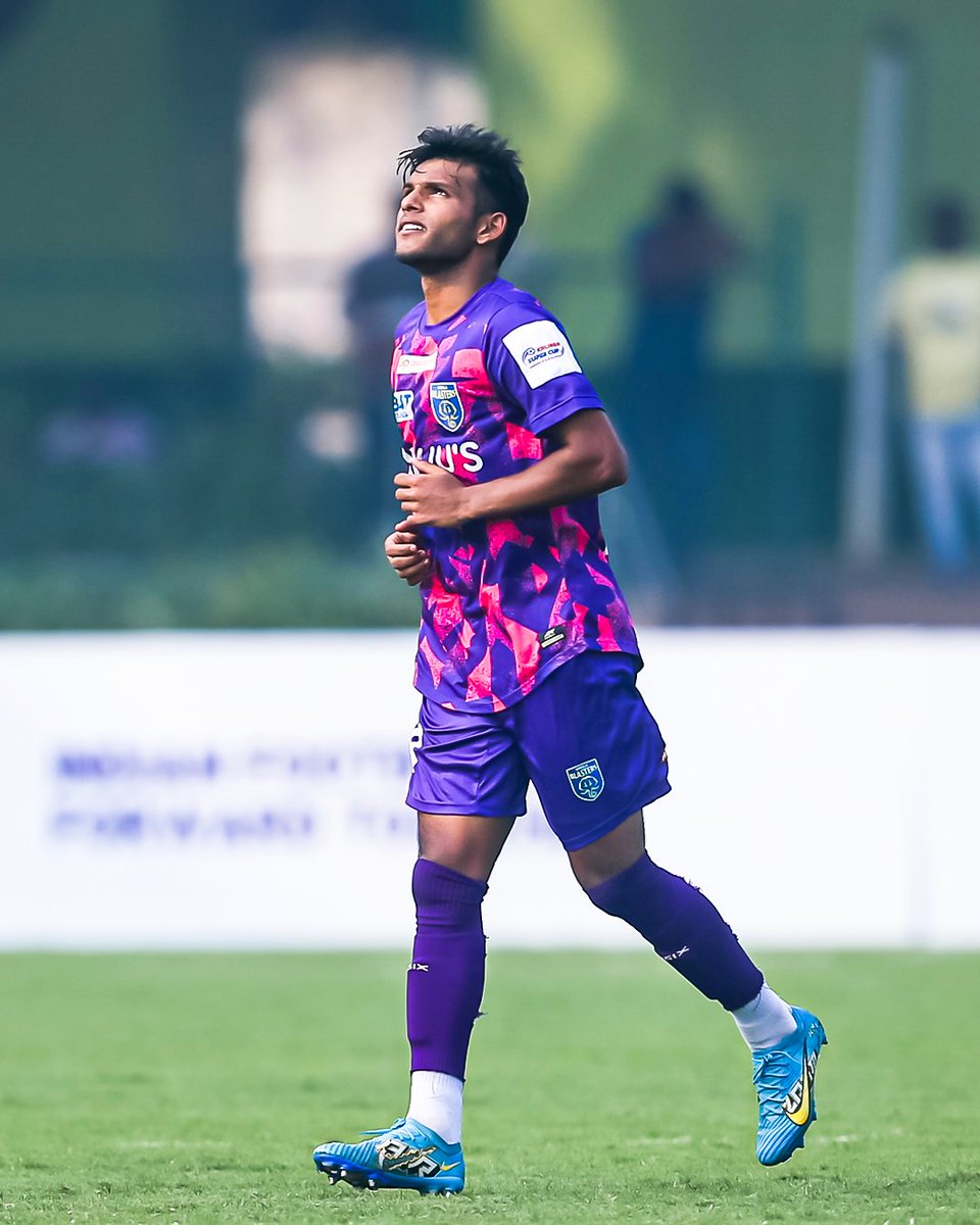 IndSuperLeague's tweet photo. From promotion to the first team to scoring his 1️⃣st goal, #MohammedAimen is having a terrific season at @KeralaBlasters! 👏

Watch the #KalingaSuperCup 2024 LIVE only on @JioCinema! 📺

#KBFCSLFC #IndianFootball | @ILeague_aiff https://t.co/pW9BcyRNpd