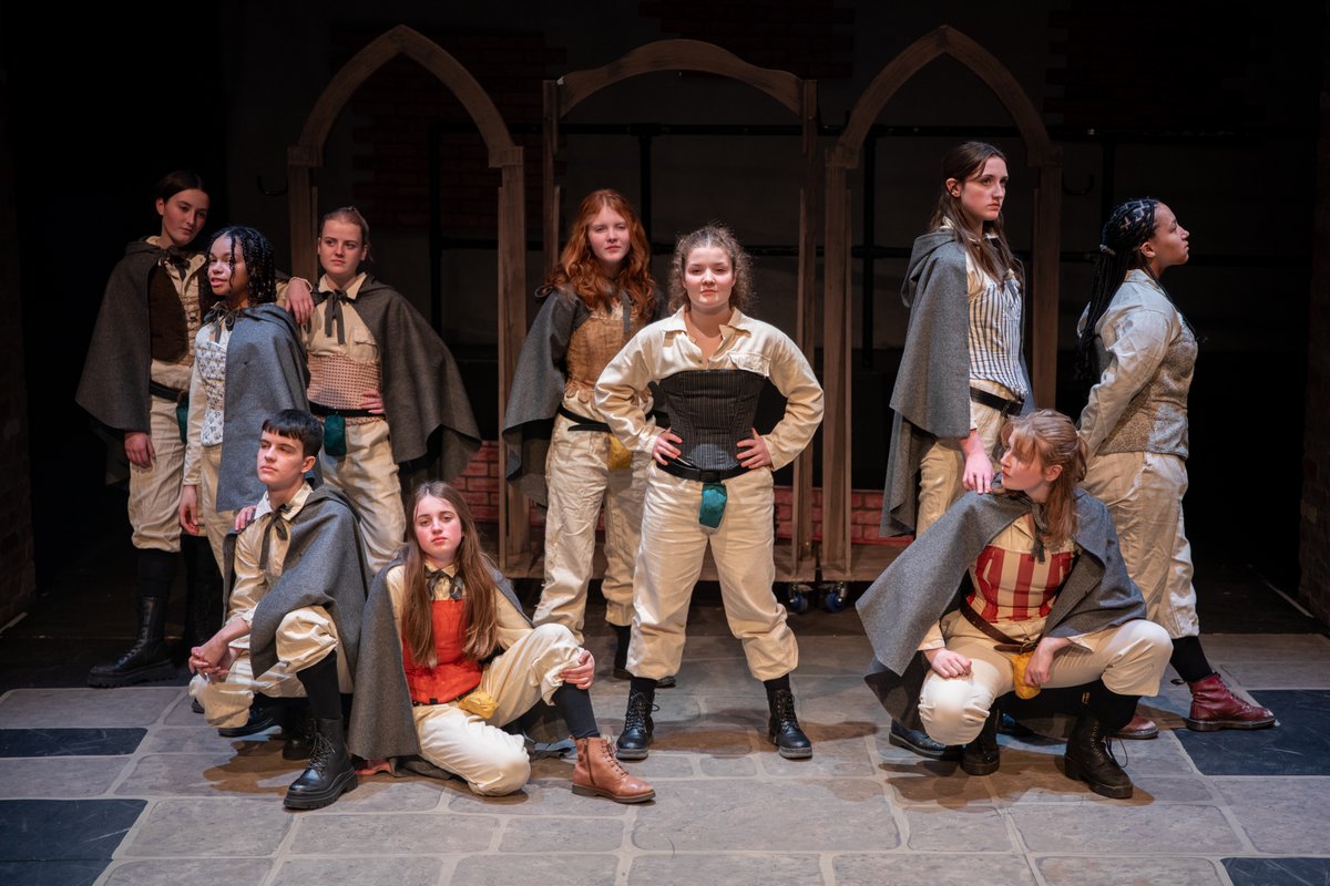 The Roaring Girl opens tonight! Break a leg to the fantastic cast and crew. #BristolOldVic #YoungCompany, we know you're going to smash it!

📸 James E Davies
👉bristololdvic.org.uk/whats-on/the-r…
📍The Weston Studio
📆Wed 10 – Sat 13 Jan
🎟 from £12 (plus concessions)