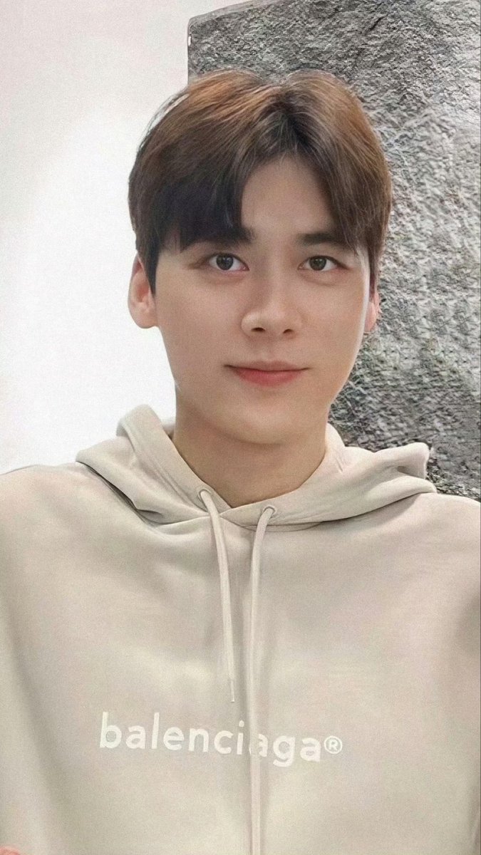 HeKeLe2yifeng's tweet photo. 晚安啦
今天也很想你🌱🌱#李易峰 #LYFENG #lyf #이역봉 #りいふう #หลี่อี้เฟิง #リー・イーフォン #LýDịchPhong #loveyouforever #鏡双城 #恋鏡 #镜双城 https://t.co/vgLW9wmAzC