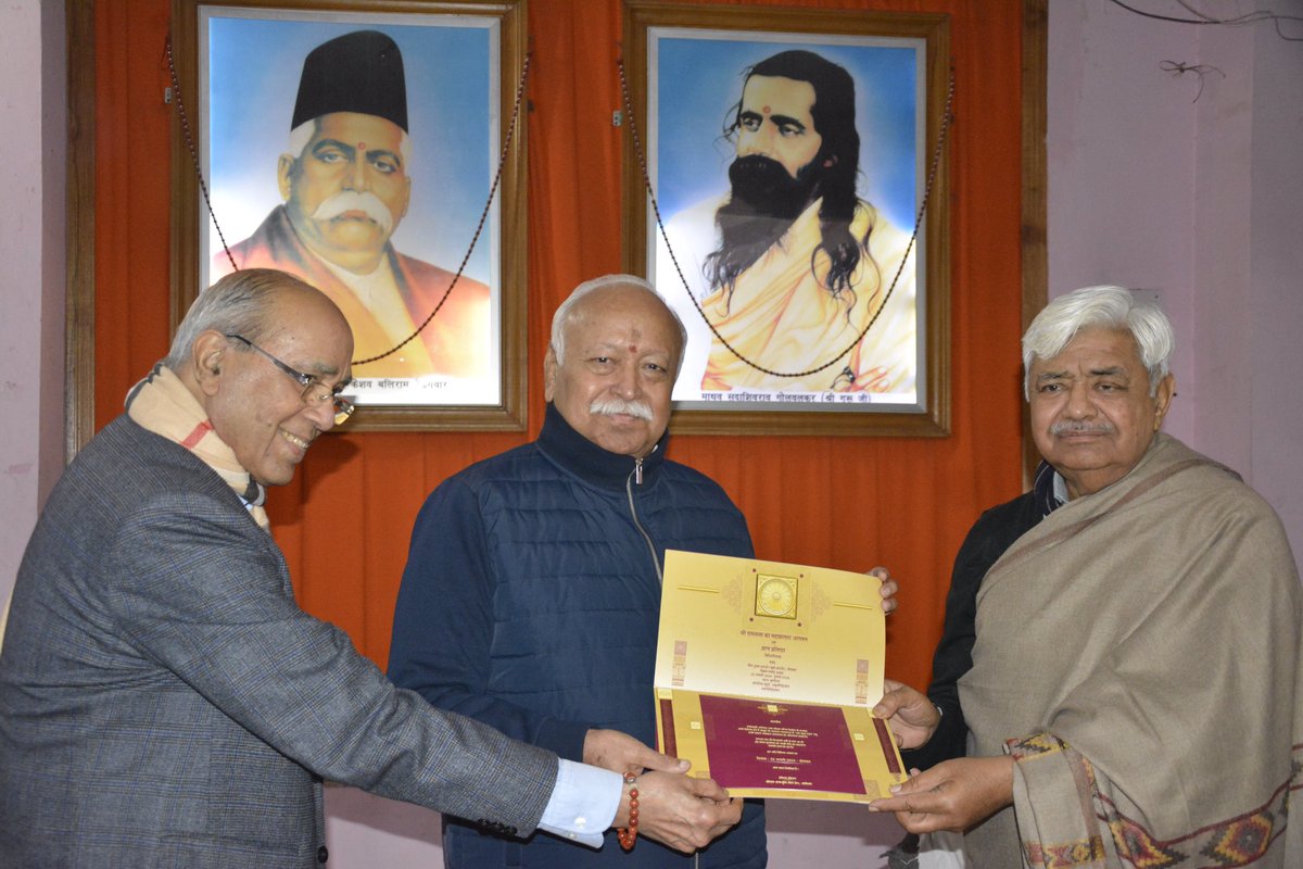 RSSorg's tweet photo. निमन्त्रण…
22 जनवरी को अयोध्या में होने वाले प्रभु श्री राम लला के प्राण प्रतिष्ठा समारोह के लिए, श्रीराम जन्मभूमि मंदिर निर्माण समिति के अध्यक्ष नृपेन्द्र मिश्रा जी और विश्व हिन्दू परिषद के अंतरराष्ट्रीय कार्याध्यक्ष आलोक कुमार जी ने आज दिल्ली में राष्ट्रीय स्वयंसेवक संघ के पूजनीय सरसंघचालक डॉ. मोहन भागवत जी को निमंत्रित किया।