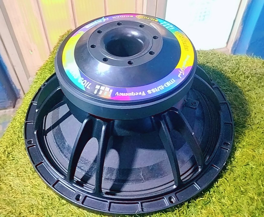 UniquePro3's tweet photo. Unique Pro 15 Inch 800 Watt Speaker 
Ferrite Magnet 🧲 
220 x 30 magnet Size 
4 inch coil in out 
Silicone Spider 🕸️ 
3 line papper cone 
  #trade #bass #pro #quality   #post #dj #life #love #djlover #latest #film #songs #short #top #top10 #news #speaker #woofer  #uniquepro https://t.co/DxAgNdbtz7