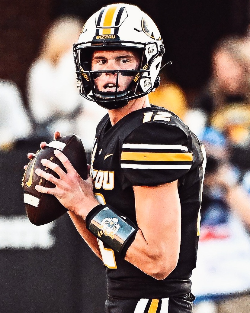 PFF_College's tweet photo. Missouri QB Brady Cook this season:

🐯 84.7 PFF Grade
🐯 65% Completion Rate
🐯 3,315 Pass Yards
🐯 21 TDs | 6 INTs
🐯 106.0 Passer Rating https://t.co/2DHlf5db6l