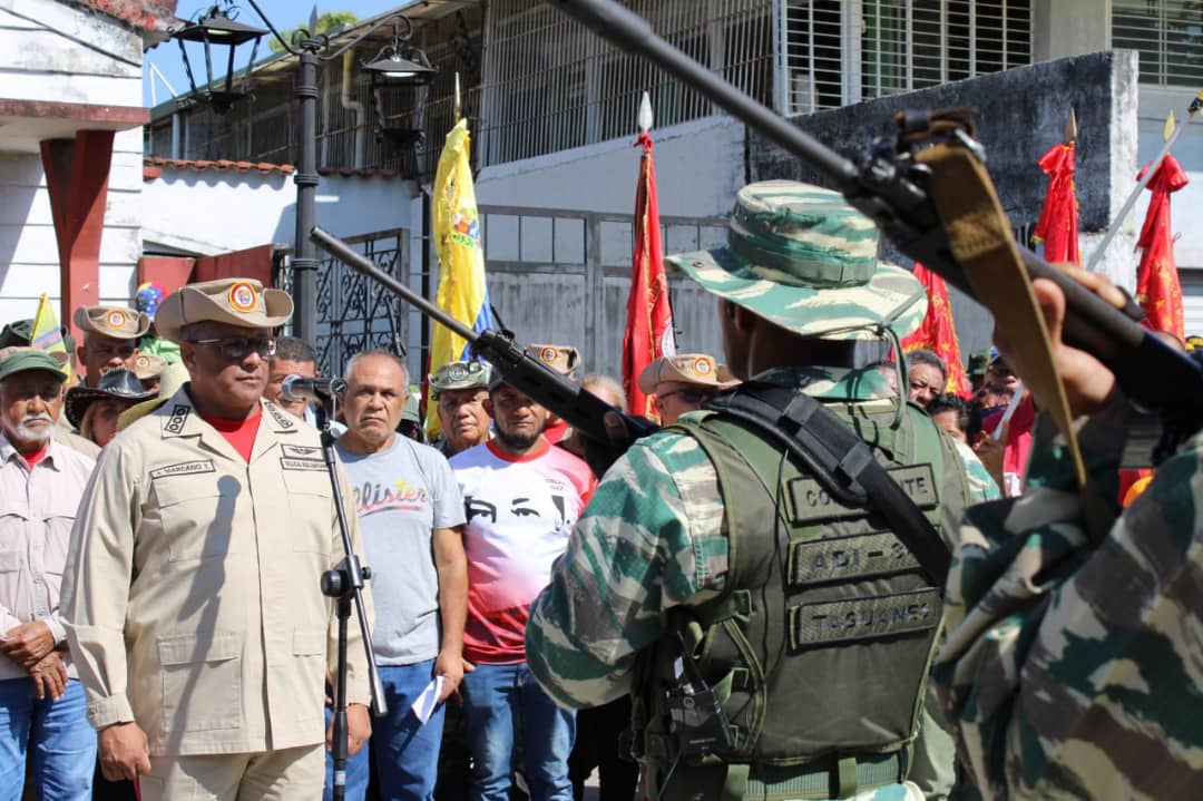 Milicia_ve's tweet photo. #10ENE Así se desarrollaron en la Población de San Carlos, Edo. Cojedes, las actividades conmemorativas al 164  aniversario del salto a la inmortalidad del General Ezequiel Zamora, contando con la presencia del MG. @Opermarcano4, Comandante General de la @Milicia_B1 https://t.co/Stex4SoAmQ