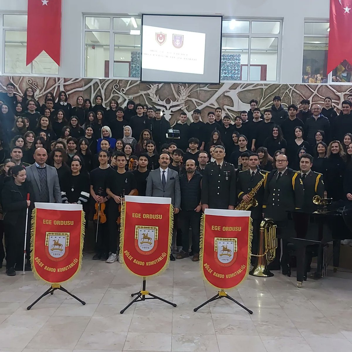 Milli savunma bakanlığı aracılığıyla Milli savunma Üniversitesi bando meslek yüksekokulu tanıtım için Ege Ordu komando komutanlığı okulumuza gelip sunumlar yapmışlardır. <a href="/emre_caliskan/">Emre Çalışkan</a> <a href="/Abdulldem/">Abdullah Demir</a> <a href="/denizlimem/">Denizli İl Millî Eğitim Müdürlüğü</a> <a href="/DenizliValiligi/">T.C.Denizli Valiliği 🇹🇷</a>