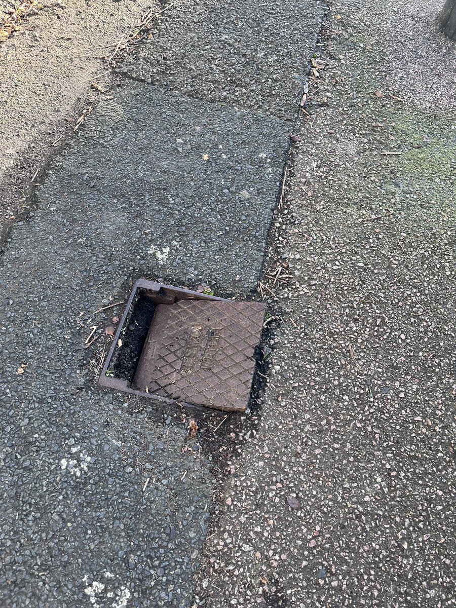 westerdd's tweet photo. @SESWater hi, in lower road in Purley one of your access covers is wedged open and a hazard for pedestrians that could trip on it , especially at night. I have placed a cone by it to warn pedestrians but someone from ses needs to have a looks at it. https://t.co/78IgSKJVo1