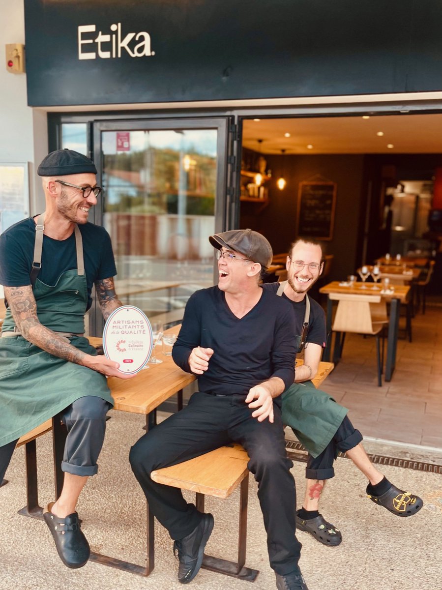 #LAFAMILLEDUCCFSAGRANDIT
🌱Pour 2024, c’est sur la côte basque que l’on prend le temps de respirer et de s’inspirer avec Etika, restaurant d’Alexandre Willaume dont le mantra « Produit, Origine, Respect » résonne drôlement.
bit.ly/RestaurantEtika
