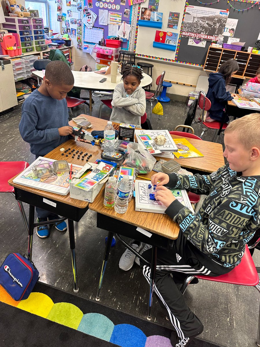 MrsTheres's tweet image. Modeling multiplication during our @iReady lesson with @mrs_shue #d109Pride