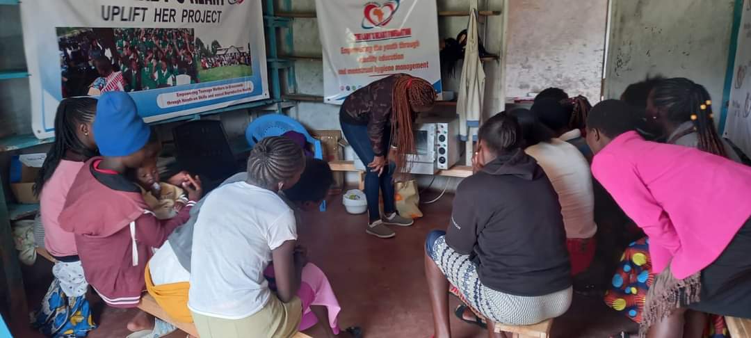 LADYSHEARTFOUN1's tweet photo. Baking skills for the teen mums at our centre for economic empowerment courtesy of Jumuiya Women Fund 
#womeneconomicempowerment 
#EducationForAll 
#educationmatters https://t.co/lRLEe8hzb1