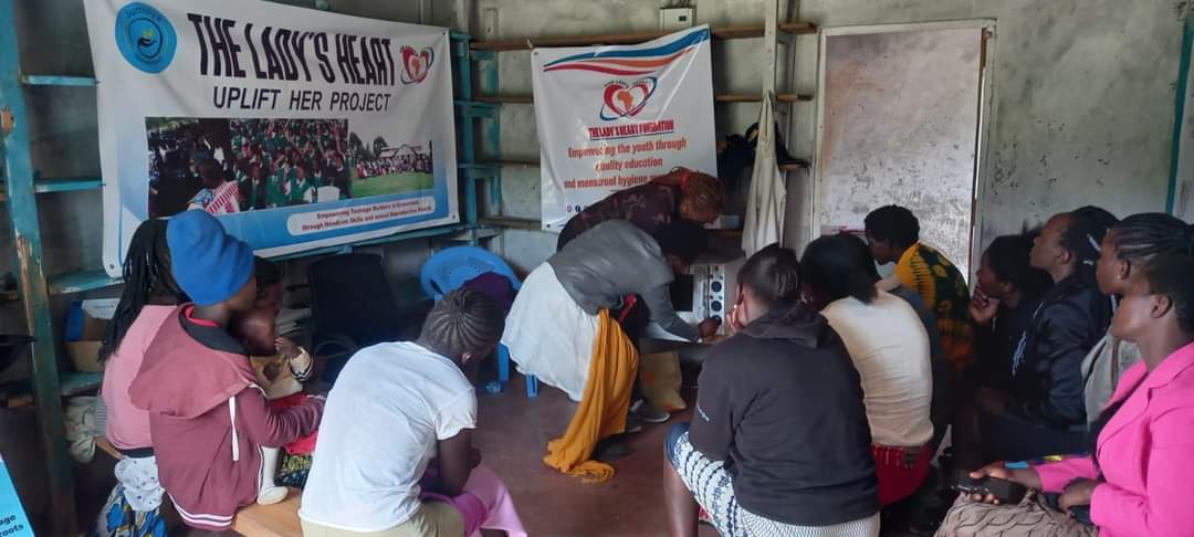 LADYSHEARTFOUN1's tweet photo. Baking skills for the teen mums at our centre for economic empowerment courtesy of Jumuiya Women Fund 
#womeneconomicempowerment 
#EducationForAll 
#educationmatters https://t.co/lRLEe8hzb1