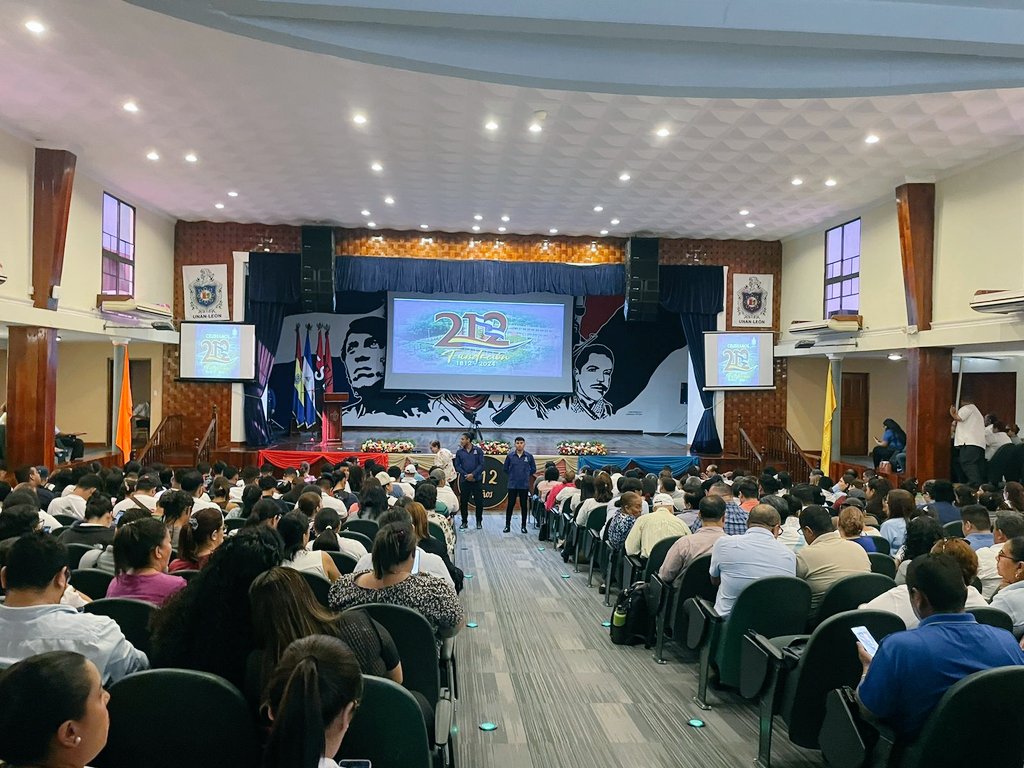 #UnidosEnVictorias Celebramos 212 años de fundación de nuestra Alma Mater  UNAN LEÓN,  promotora de la igualdad y la equidad de género.
#UniversidadGratuita 
 #212AñosDeFundacion