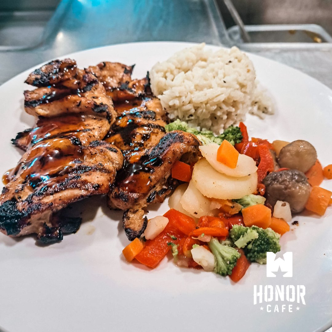 Experience a taste of home today with our Teriyaki Chicken, served alongside a medley of fresh Stir-Fried Veggies and fluffy White Rice.

It's a warm and inviting dish that's as authentic as it gets. Visit Honor Cafe today and savor the comforting flavors! 😊🍗🍚