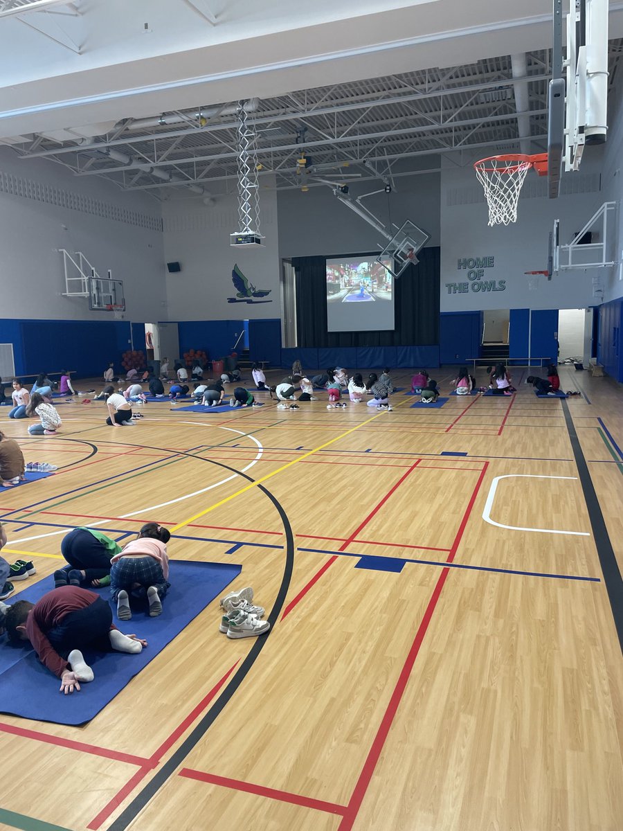 Rainy, cold weather calls for yoga at nutrition break ⁦<a href="/oakwrdsb/">Oak Creek PS</a>⁩ #ocproud