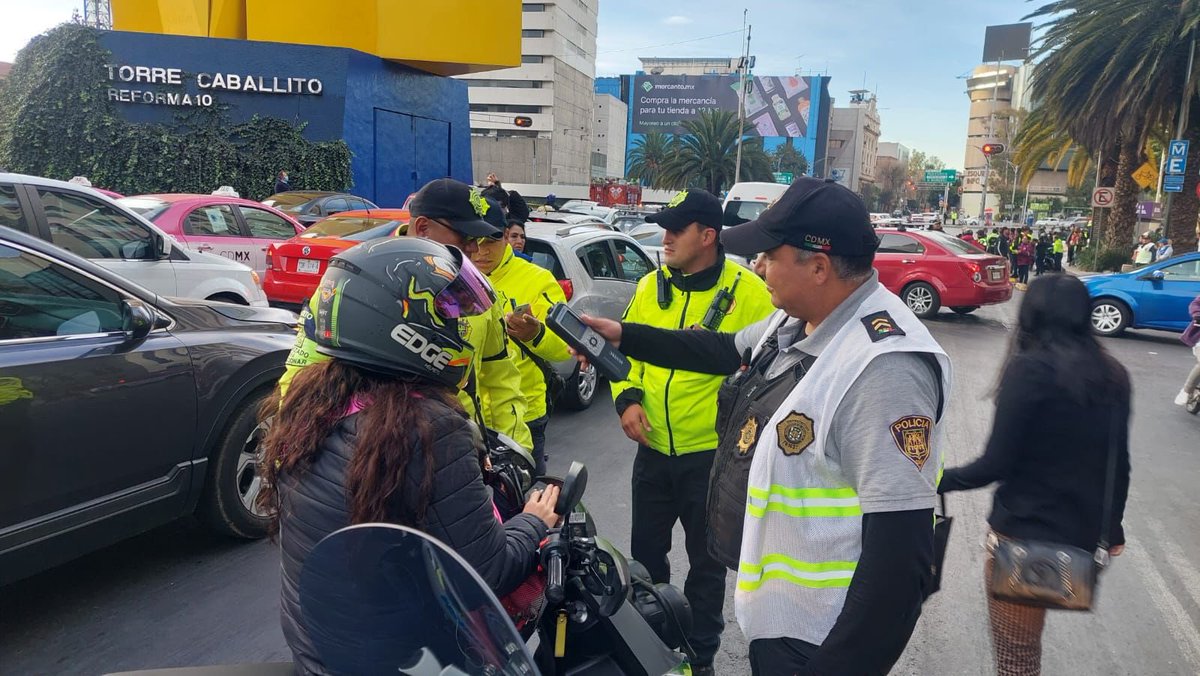 En la #AlcCuauhtémoc, se llevó a cabo el dispositivo “#SalvandoVidas”, en colaboración con el Programa #ConduceSinAlcohol y personal de la Dirección General de #AsuntosInternos.

🚨Resultado🚨

➖65 infracciones.
➖29 motocicletas remitidas a depósito vehicular.