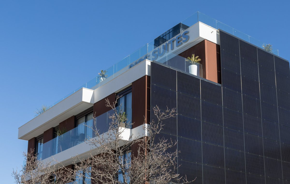 La instalación de #autoconsumo de #RÍOSSUITES está compuesta de 47 módulos #FullBlack☀️😉

Os contamos más en linkedin.com/feed/update/ur…