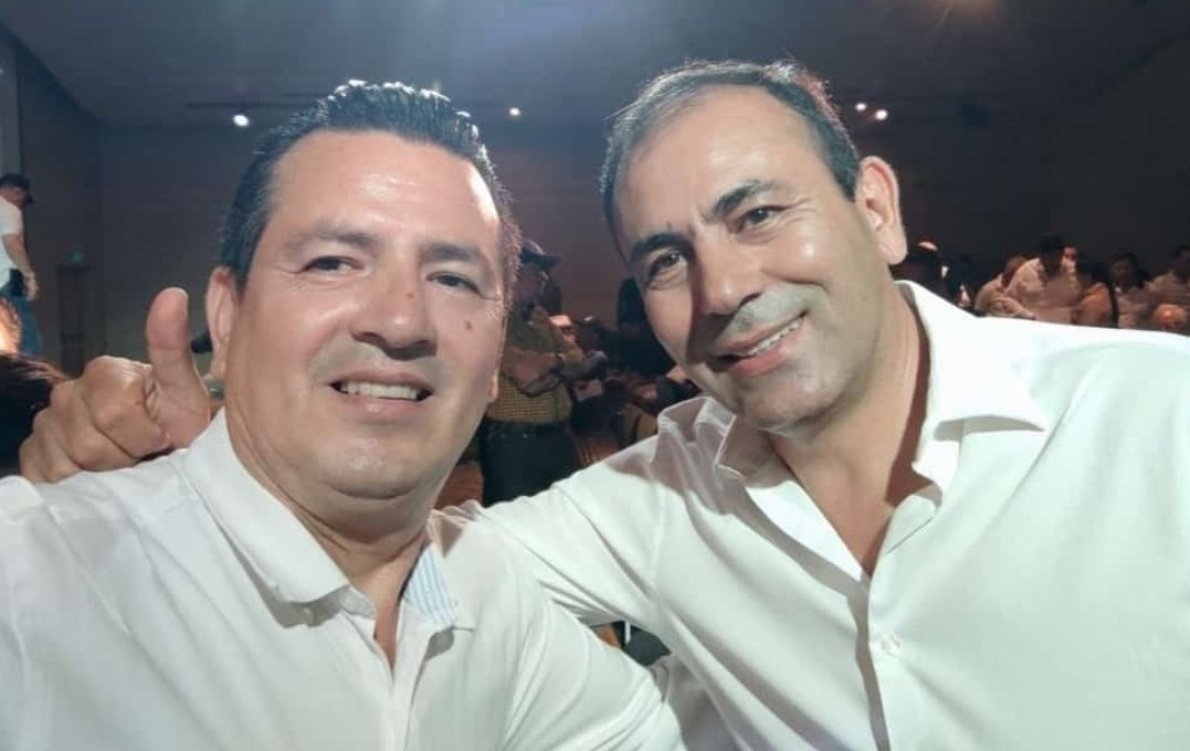 Ricardo Rosas director del programa Colombia Empresarial del canal TRO, junto al señor gobernador de Santander General (r) Juvenal Díaz Mateus.  Lo mejor para nuestro departamento de Santander.