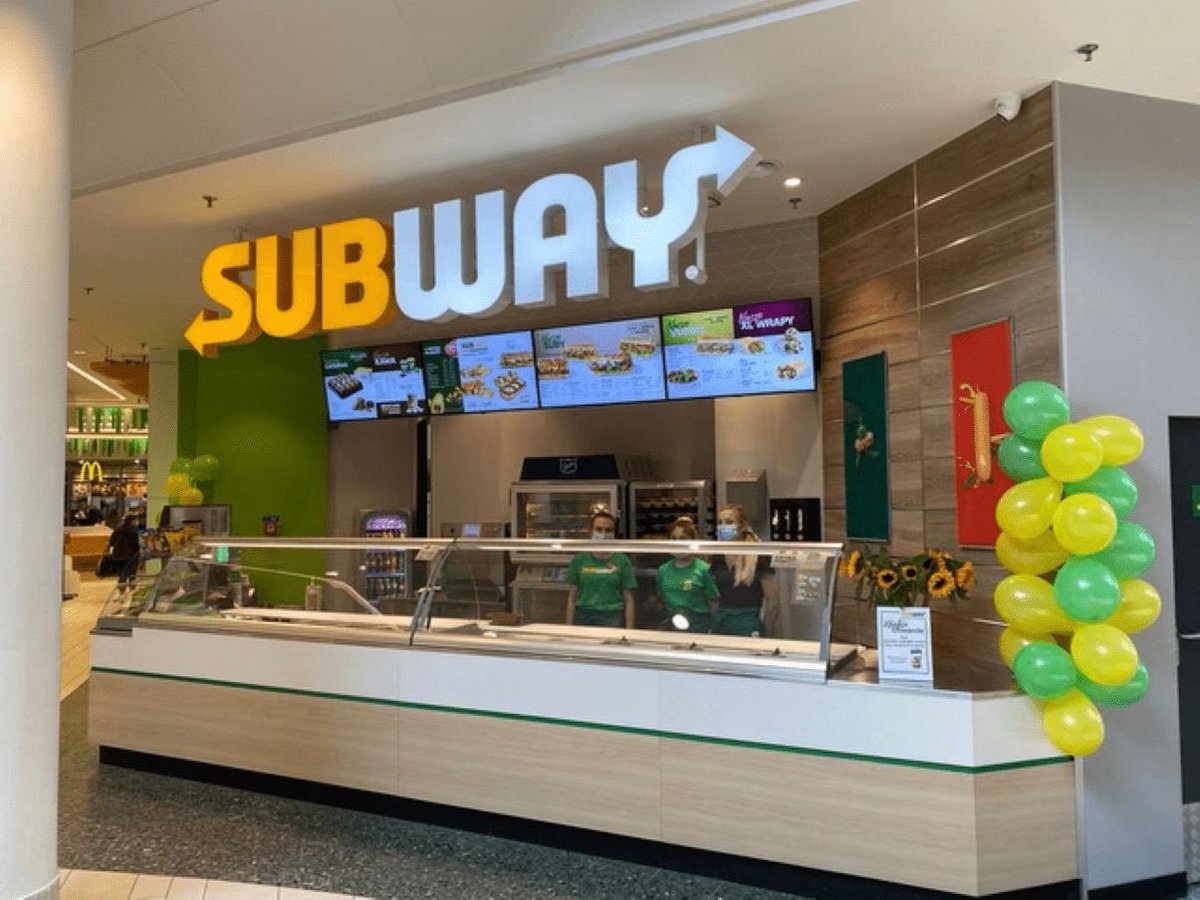 nexta_tv's tweet photo. The Ukrainian government has added the American chain Subway to the list of "international war sponsors"

The reason for this decision was the operation of 550 restaurants owned by Subway in Russia. https://t.co/Iu6FuBo54R