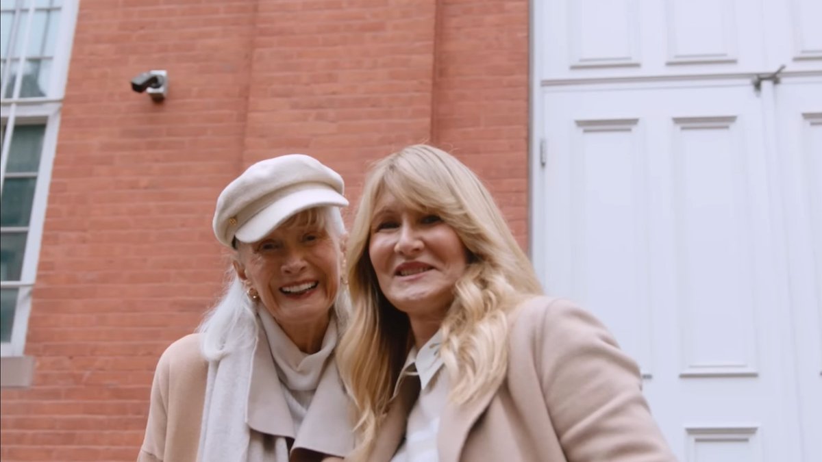 Otalia69's tweet image. @Diane_Ladd @LauraDern #HappyNewYear...🎊 Thank you for these interviews w/ @ParadeMagazine and @Ancestry...😘 #DianeLadd #LauraDern #ParadeMagazine #Ancestry #HoneyBabyMine 🌟
youtu.be/U0LxTWi1Cxs