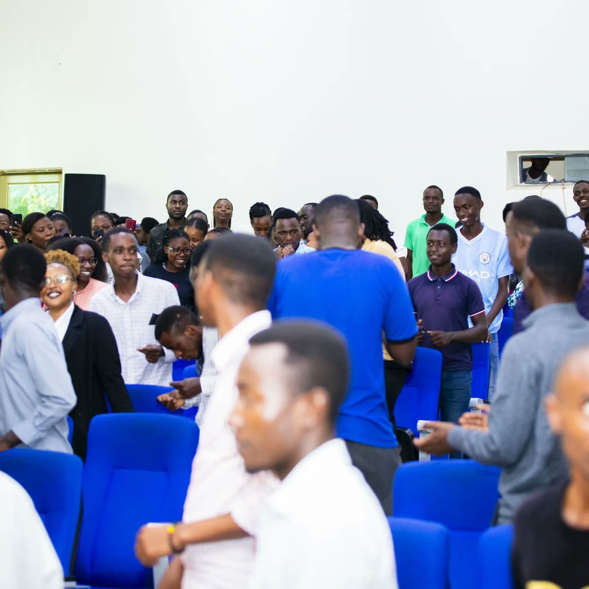 AndyBumuntu's tweet photo. Just had a powerful conversation with students from @urcst about STAYING SOBER
#Tunyweless isn't just a campaign but a lifestyle
3 things make up success: WILL(ubushake)- POWER(ubushobozi) -FOCUS(kutarangara)
One of many enemies of FOCUS is ALCOHOL
#alcoholawareness
#SoberJanuary https://t.co/n5koTQhF1S
